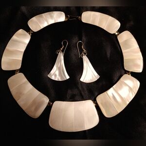 UNIQUE VINTAGE MOTHER OF PEARL FAN  EARRING & FLAT CHOKER NECKLACE SET